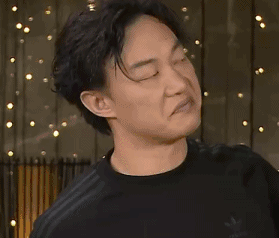 斜眼撇了撇我:"呵~~买车了." 唉声叹气道:"奥迪q3.